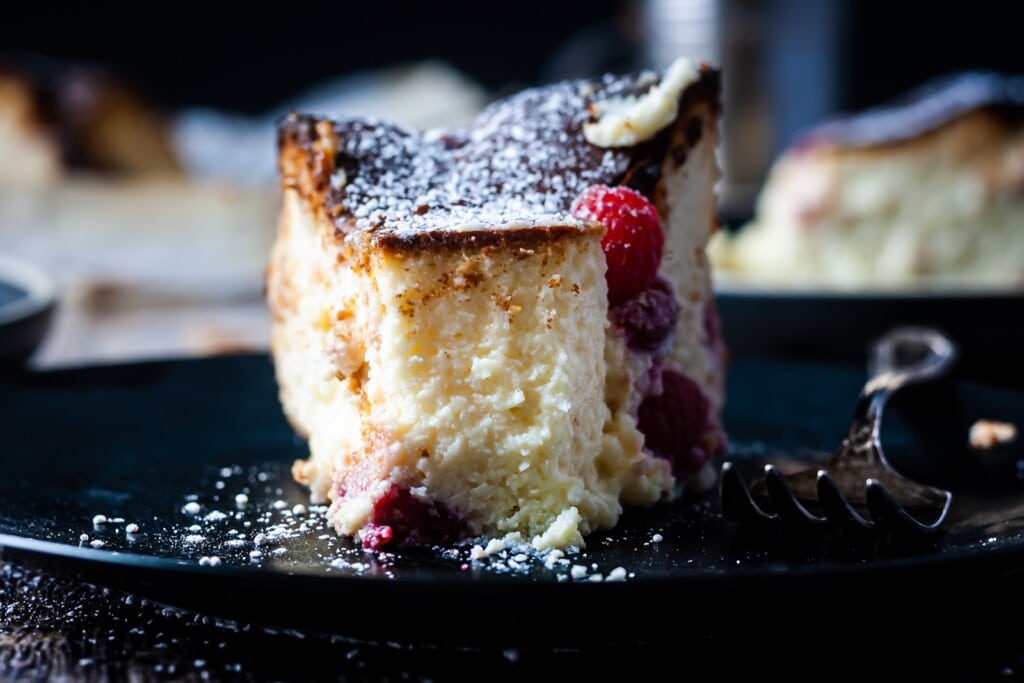 Raspberry Basque Cheesecake My burnt Basque cheesecake with raspberries - Kate the baker
