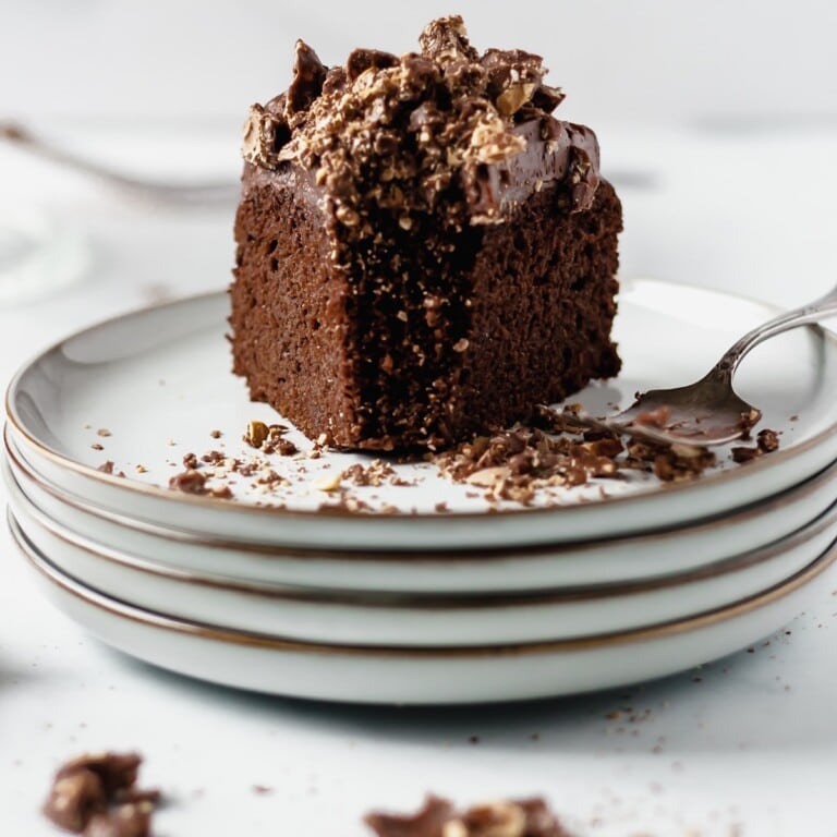 Ferrero rocher cake (chocolate hazelnut cake)
